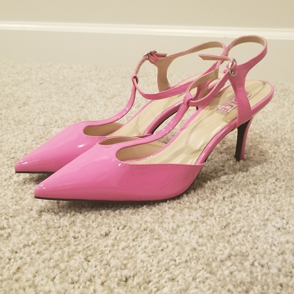 NWOT Dolce hot pink sandals